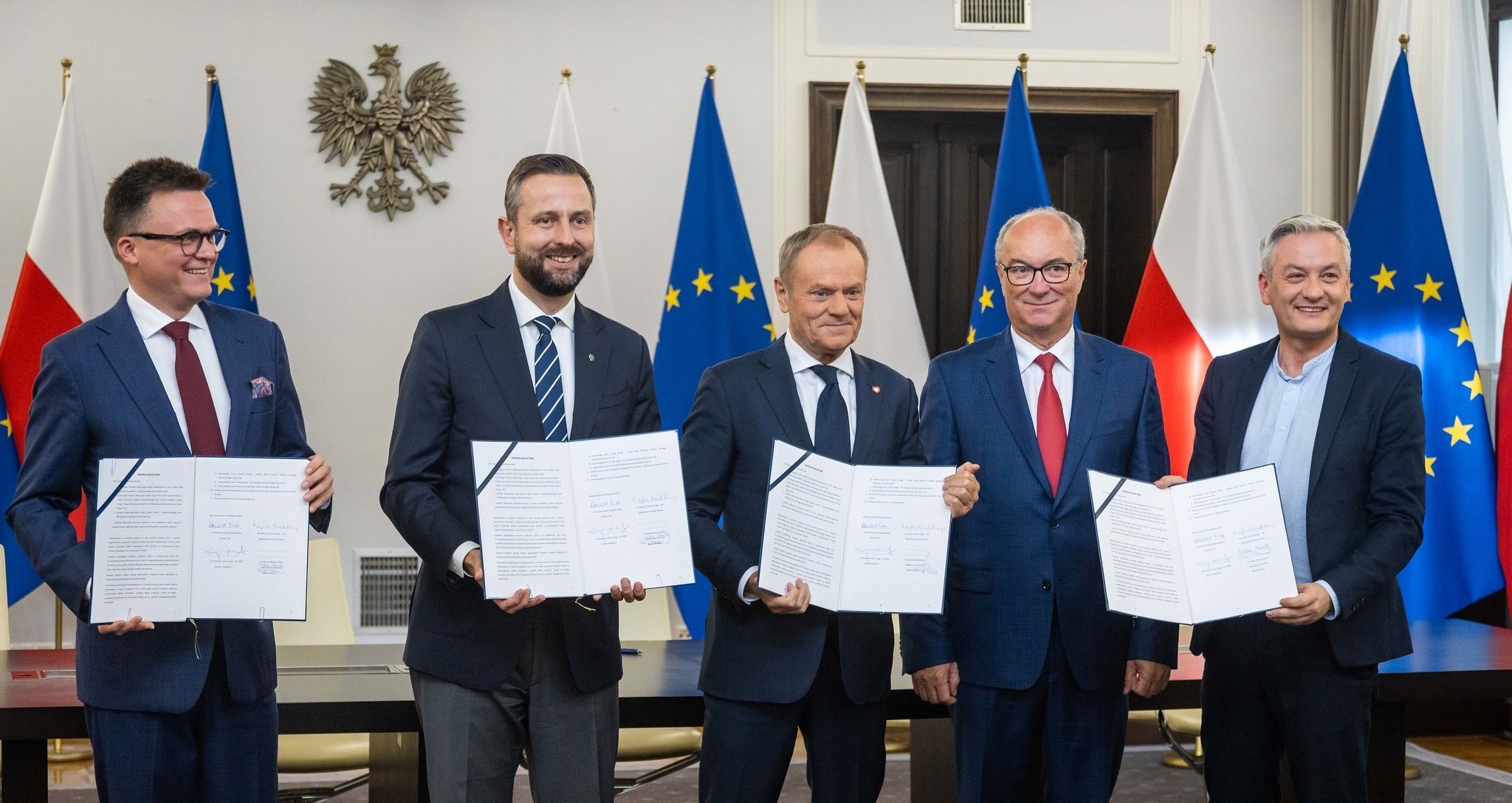 Polskie ugrupowania opozycyjne podpisują porozumienie określające program przyszłego rządu koalicyjnego