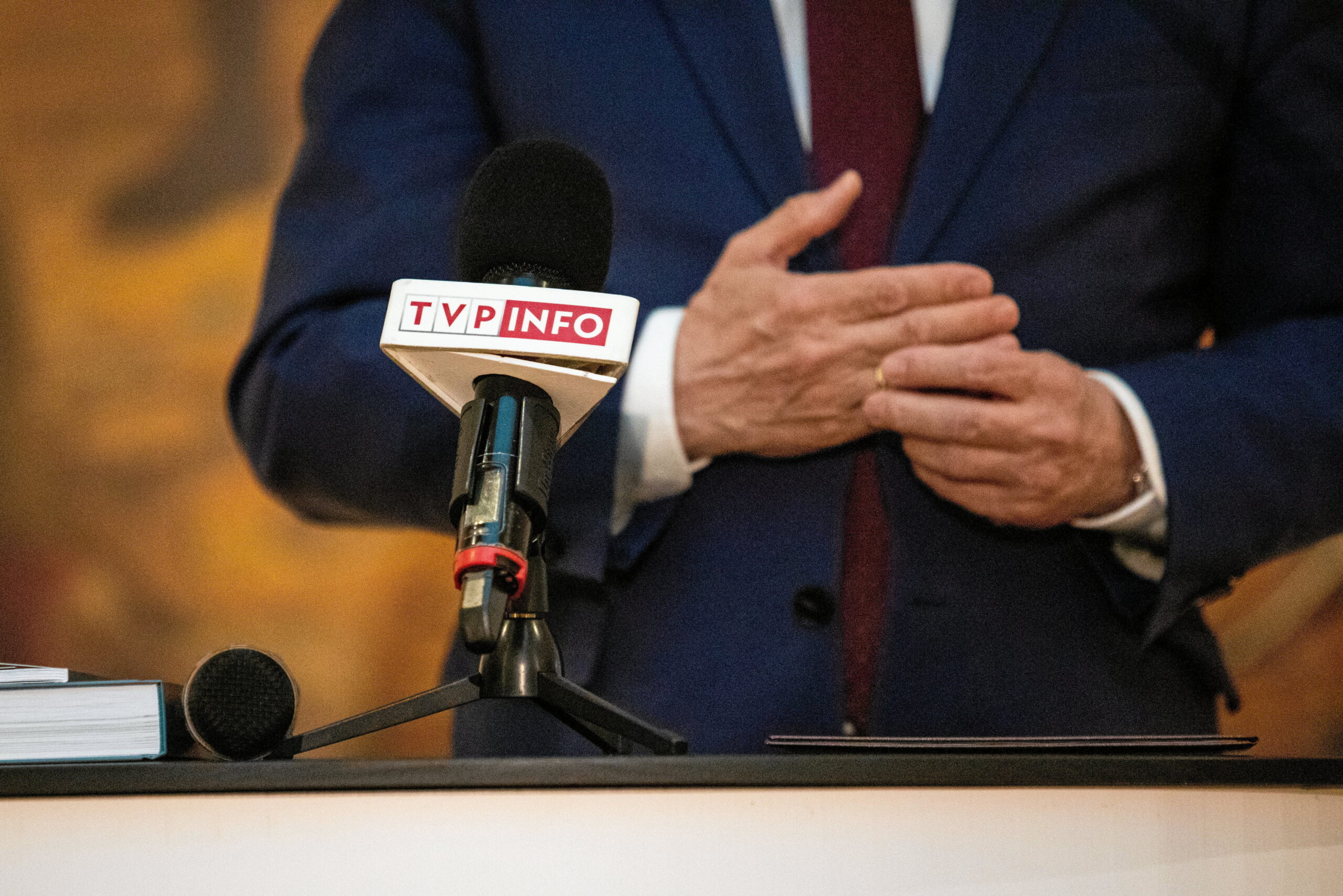 Ustępujący polski rząd w ostatnim dniu urzędowania zmienia ustawę o mediach publicznych