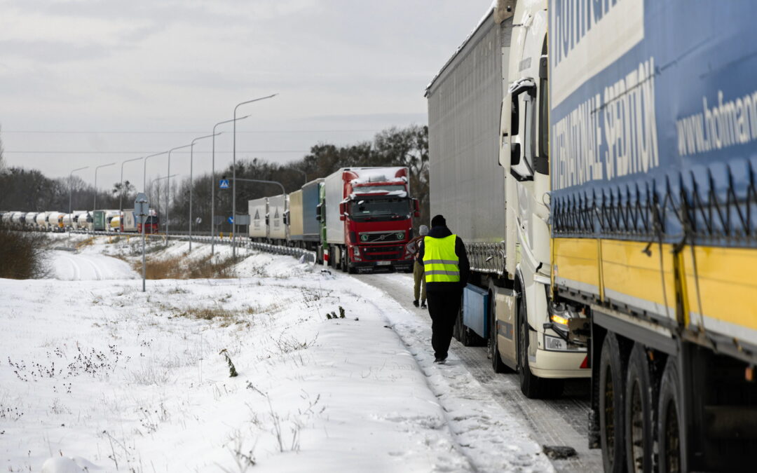 Decision to disband Ukraine border blockade overturned by Polish court