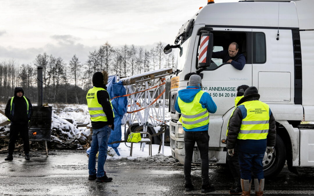 Mayor disbands Polish truckers’ blockade of one border crossing with Ukraine