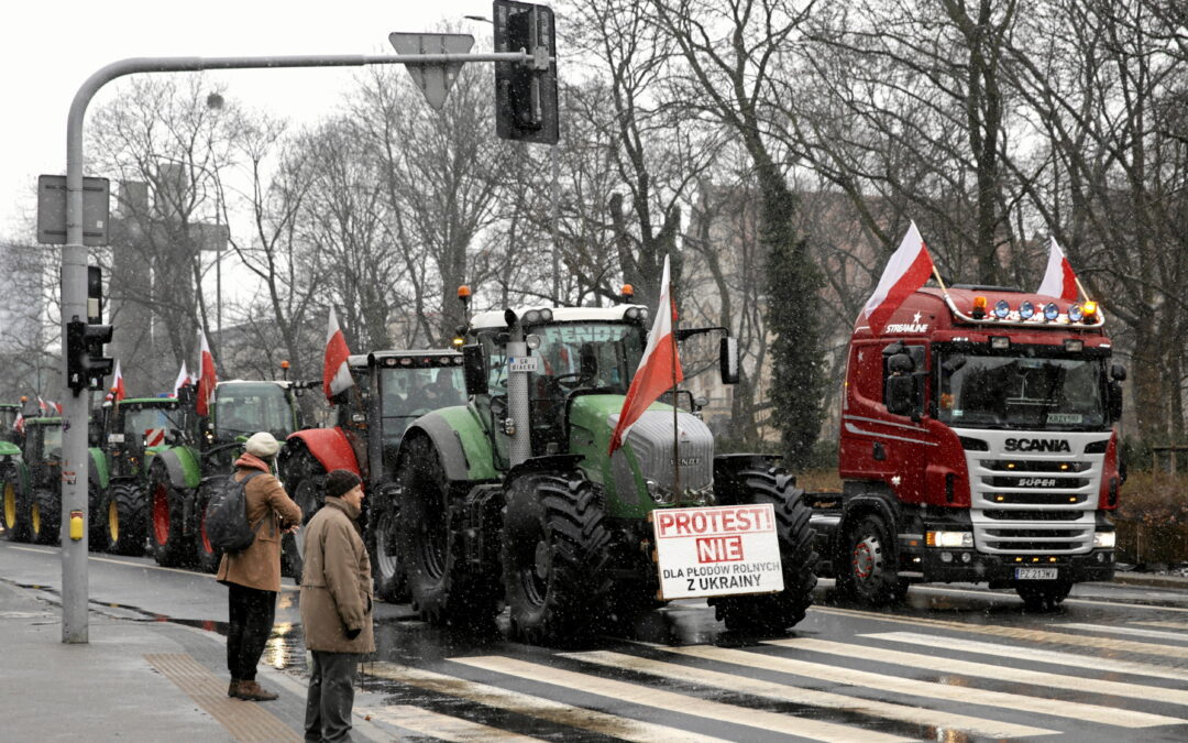 Polish farmers launch 30-day protest, blocking roads and Ukraine border crossings
