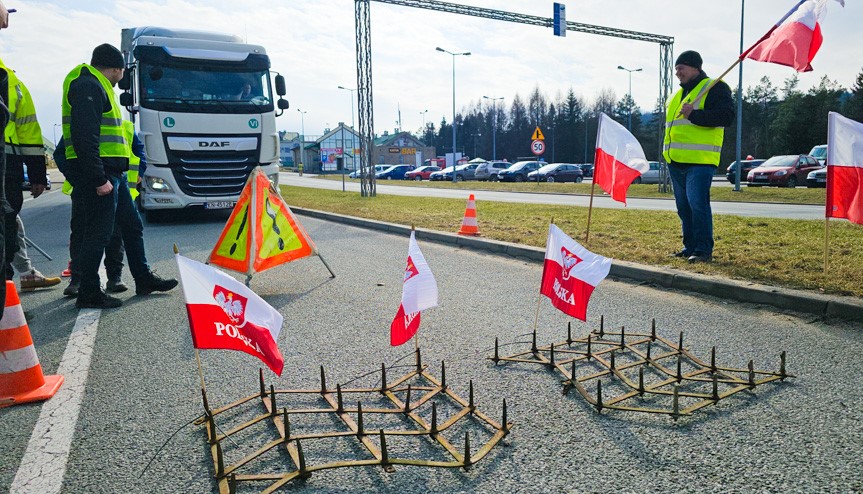 Poľskí farmári začínajú blokádu slovenských hraníc, aby zastavili ukrajinský dovoz obilia