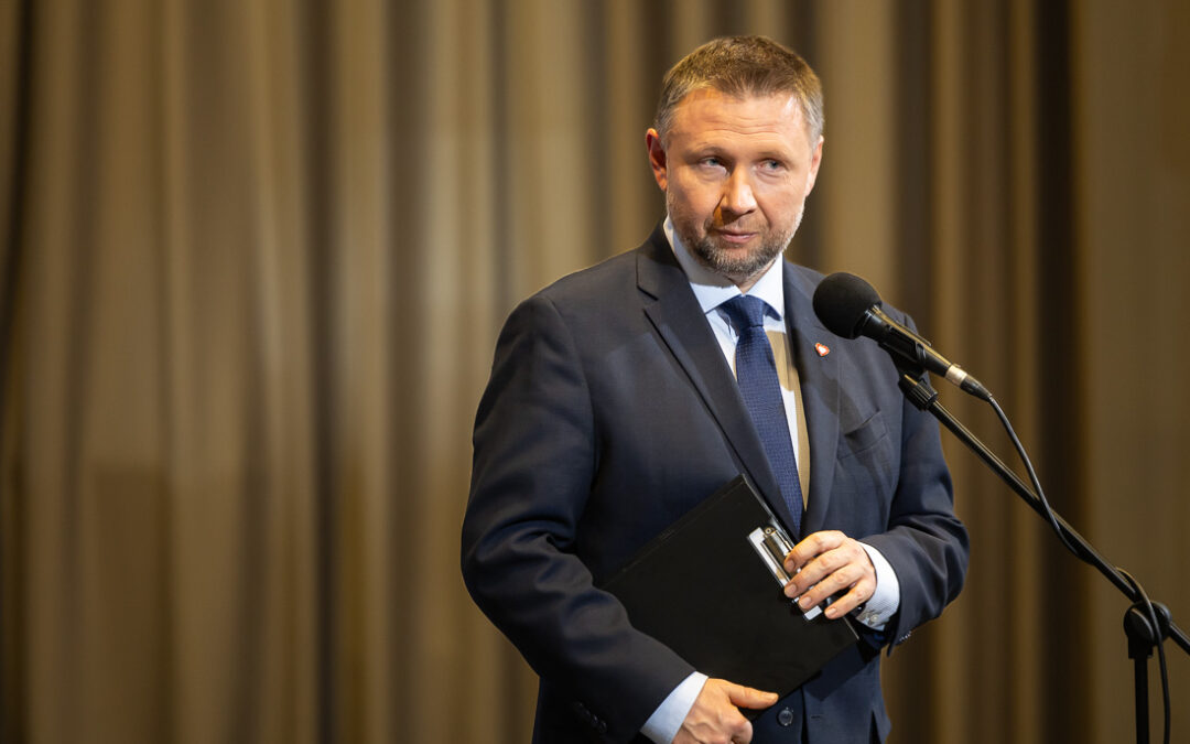 Polish minister threatens to sue those accusing him of giving speech drunk