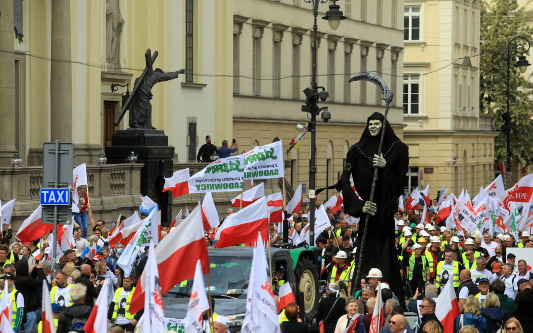 Large trade union protest in Warsaw against EU climate policies