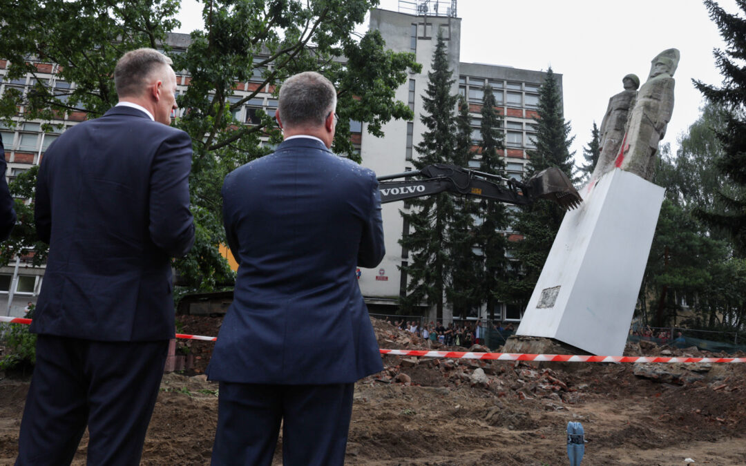 Poland tears down 41st Soviet monument since Russia’s invasion of Ukraine