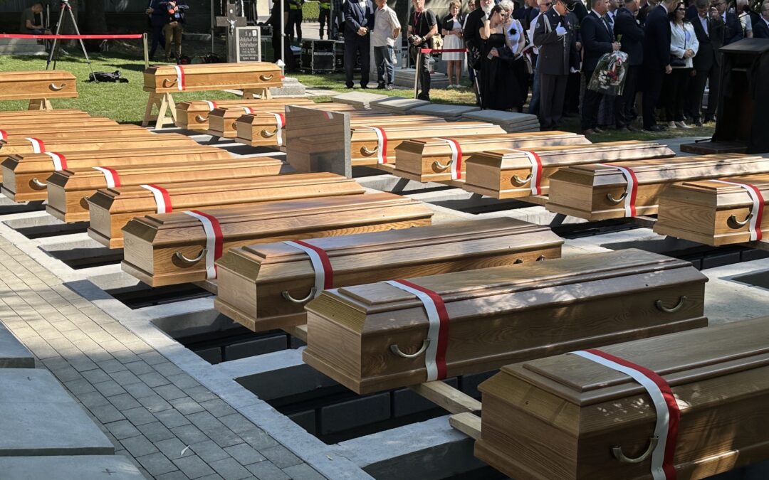 Poland holds state funeral for 700 WWII victims executed by Germany in “Valley of Death”