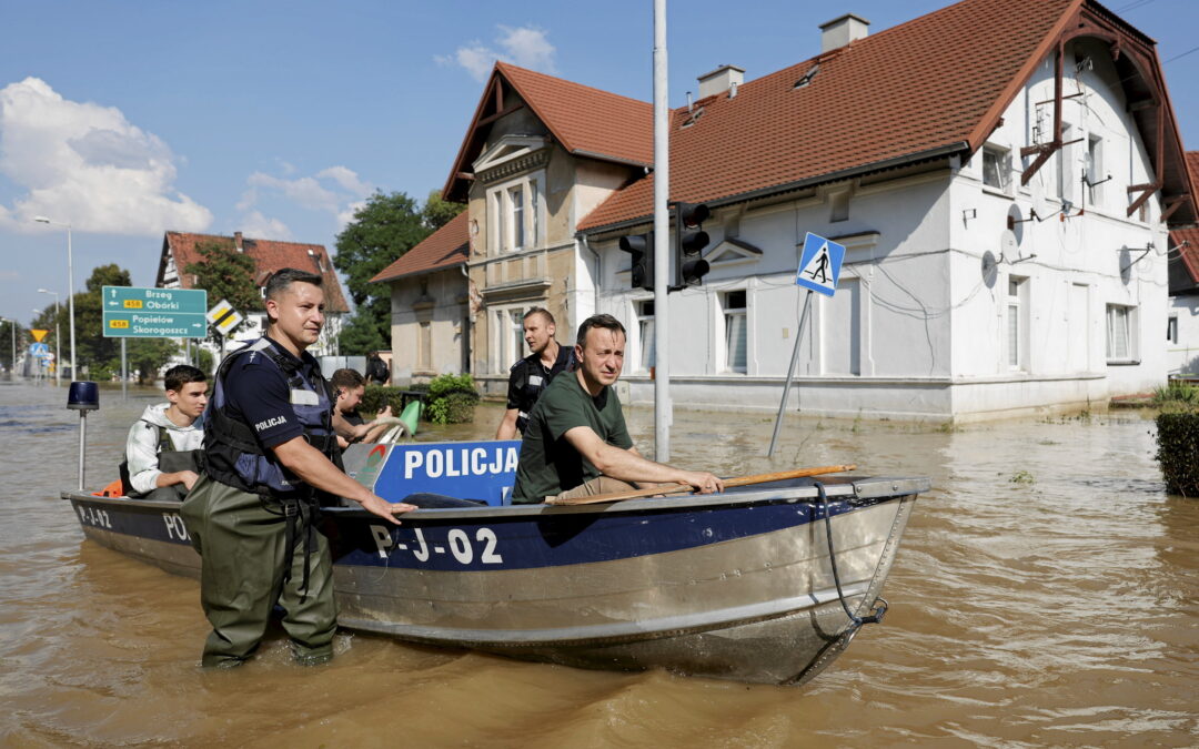 Poland fast-tracks prosecution of flood looters and detains two for spreading disinformation