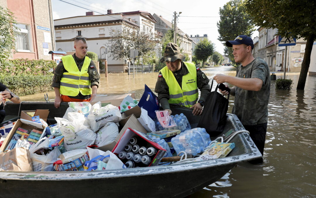 Polish public, businesses and charities rally to help flood victims