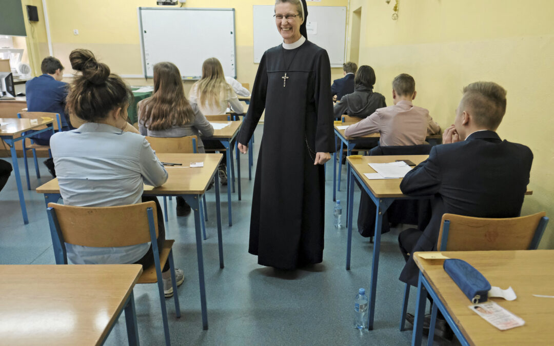 Majority of Poles support reducing Catholic catechism teaching in schools