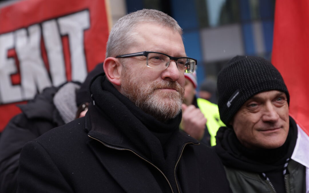 Polish far-right MEP ejected from European Parliament after disrupting Holocaust tribute