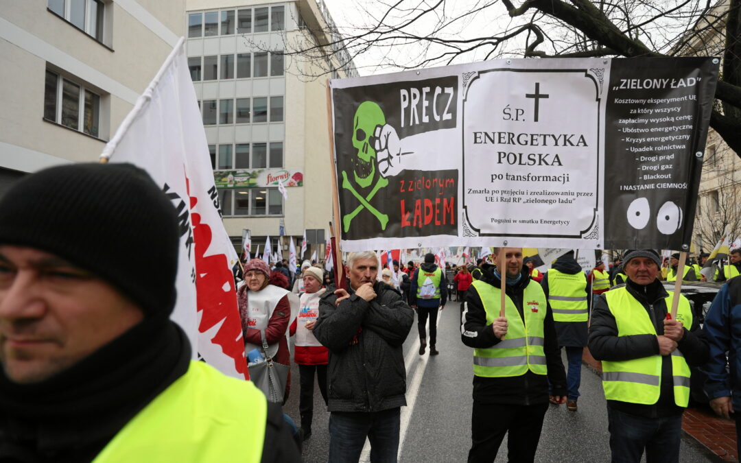 Thousands join miners protest in Warsaw against coal power plant closures