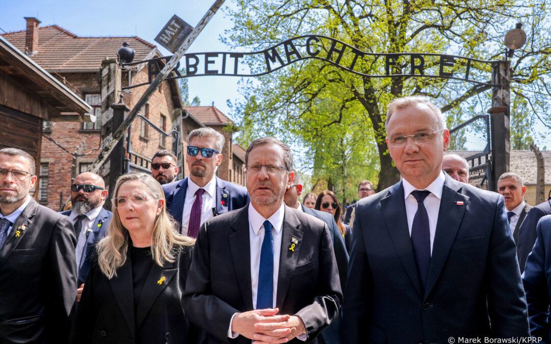 Polish and Israeli presidents jointly lead Auschwitz march