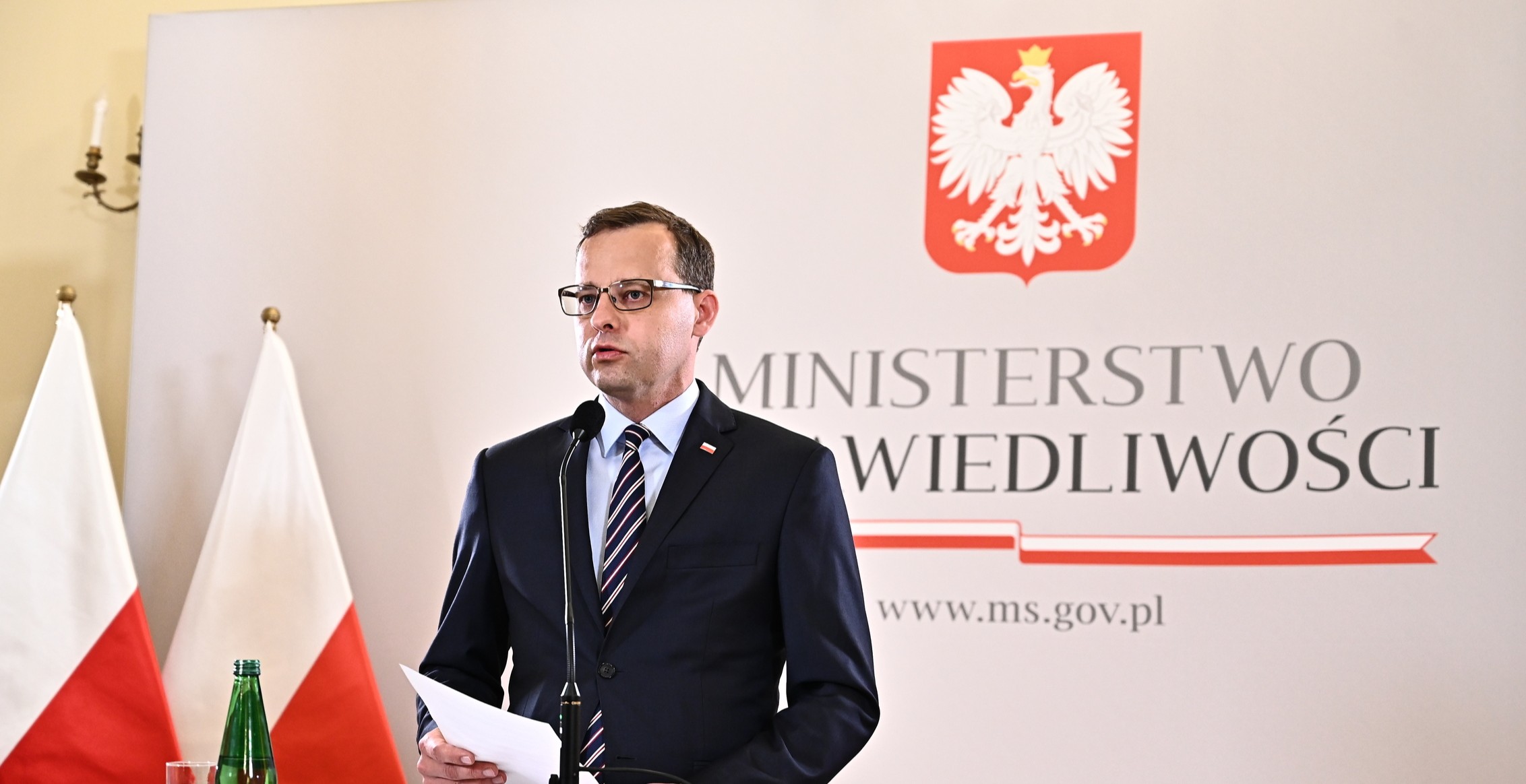 Court cancels European Arrest Warrant for Polish opposition politician, citing government rights violations