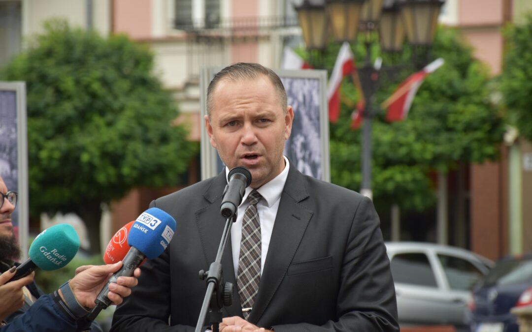 Has apartment scandal ended hopes of opposition presidential candidate Nawrocki?