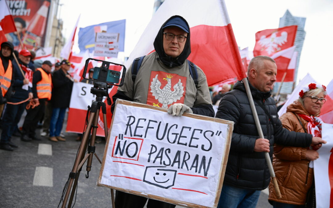 Thousands march against immigration in Warsaw
