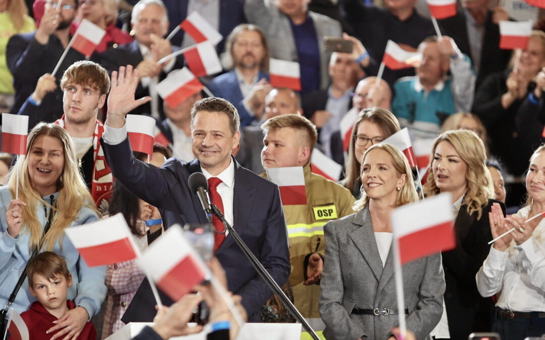 Narrow win in Polish presidential election first round for Trzaskowski, who will face Nawrocki in run-off