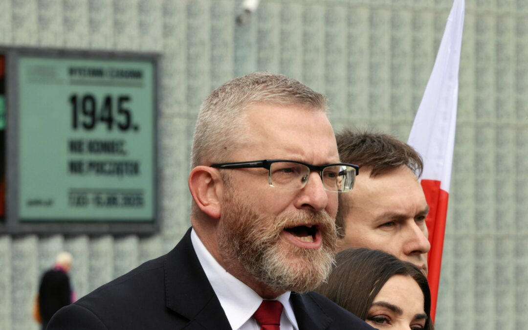 Polish far-right leader declares Auschwitz gas chambers to be “fake”