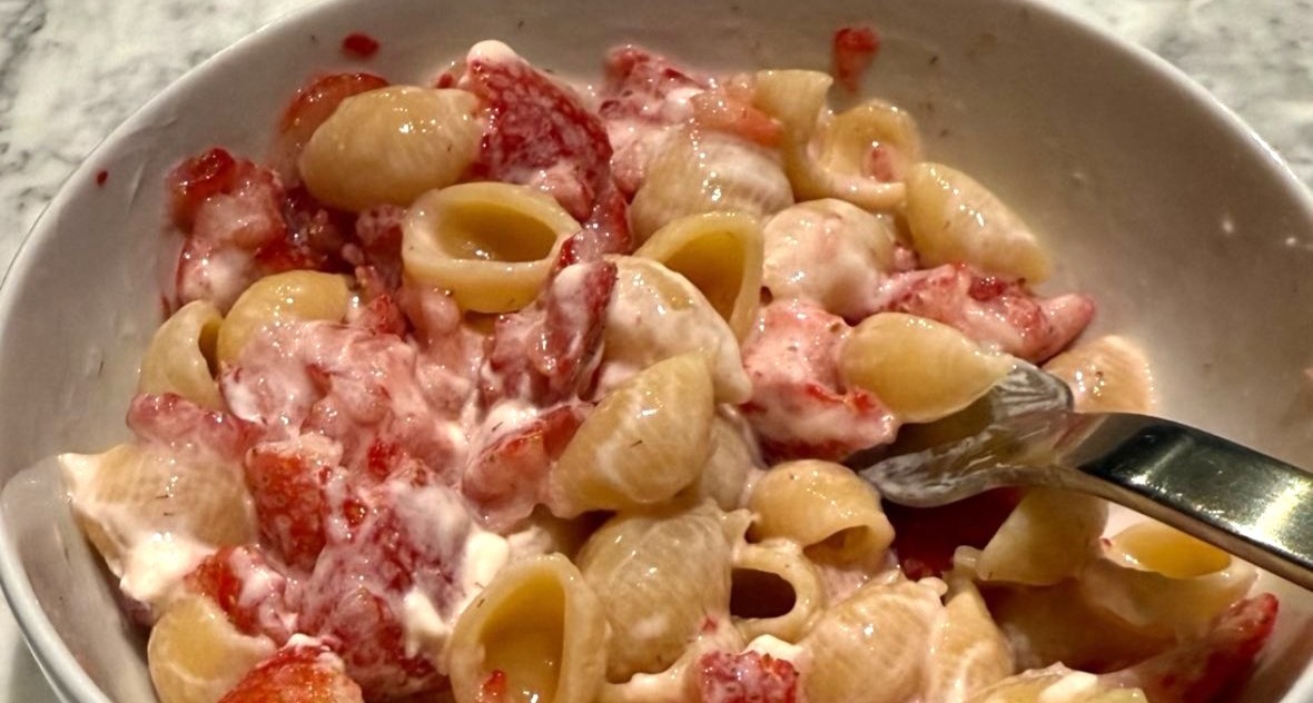 Polish tennis star Świątek baffles Brits with favourite dish of pasta and strawberries