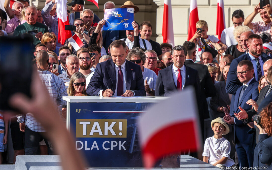 New Polish president presents “mega-airport” bill on first day in office