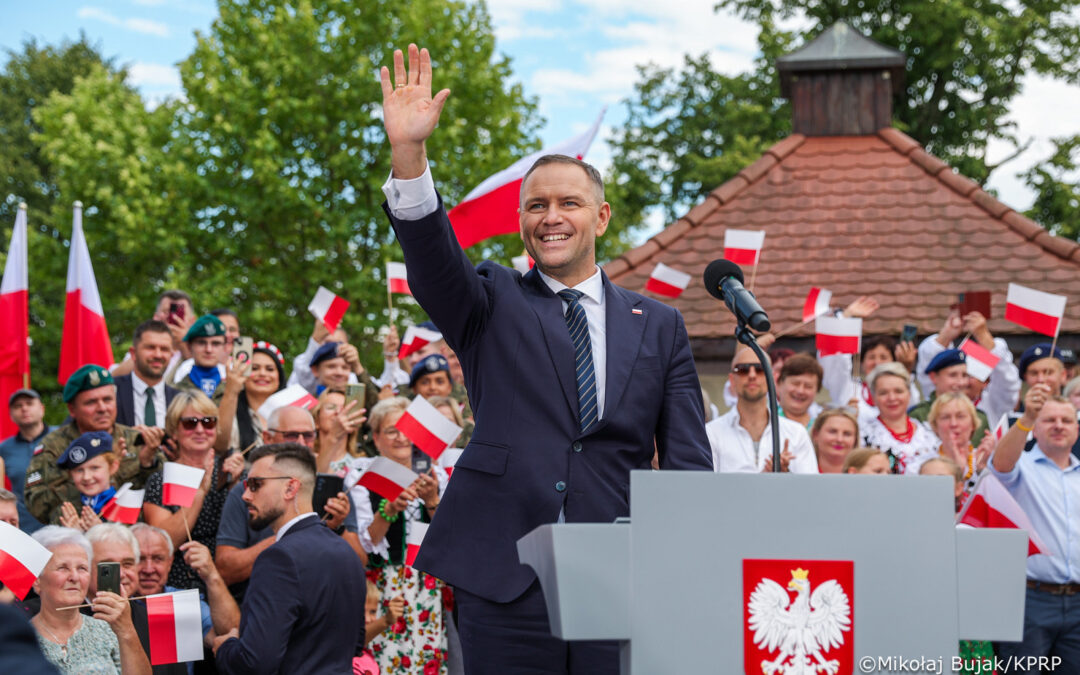 New Polish president presents bills to cut income tax for parents and protect farmers