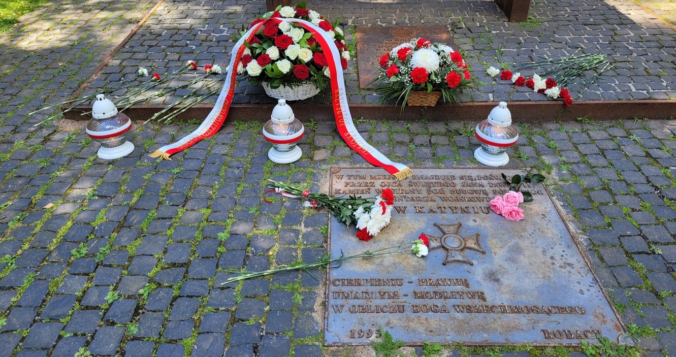 Poland protests Russian plan to “devastate” cemetery of Polish victims of Soviet massacres