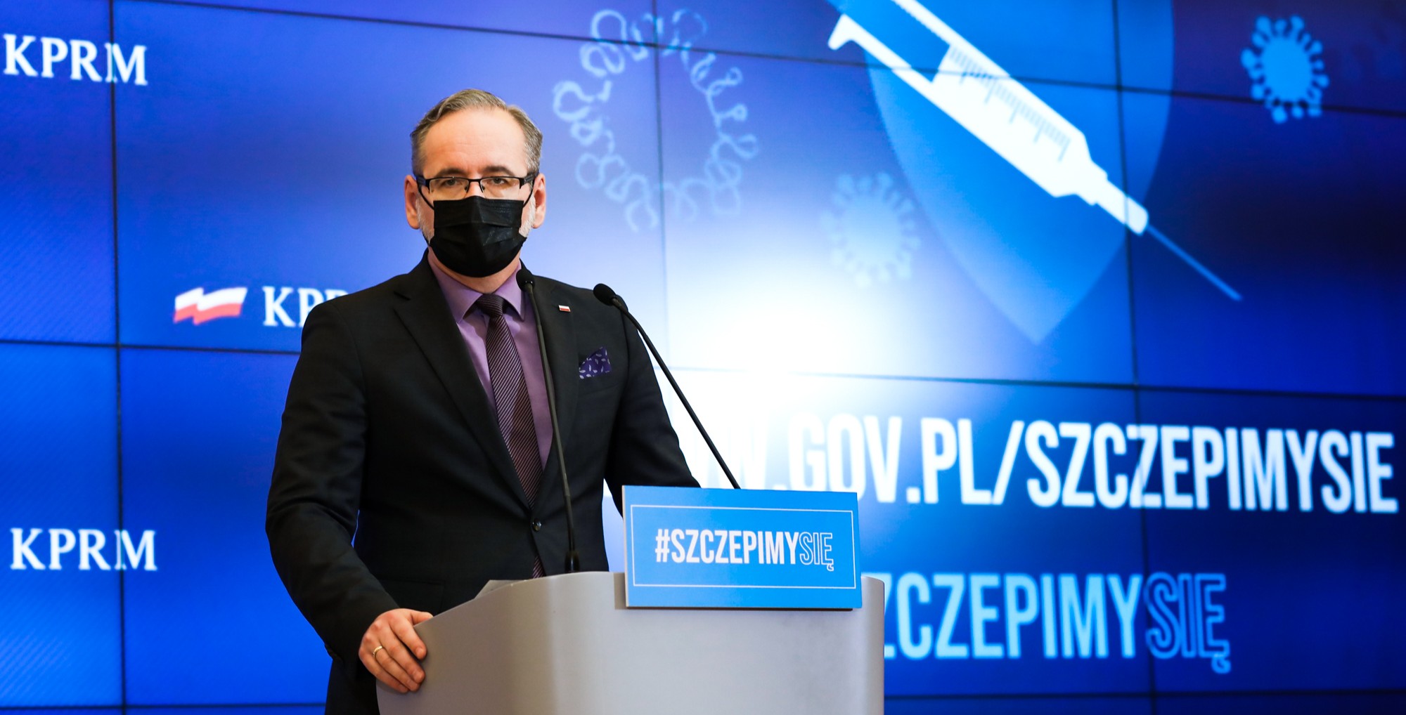 Ex Polish health minister who oversaw Covid response assaulted by men shouting “death to traitors”