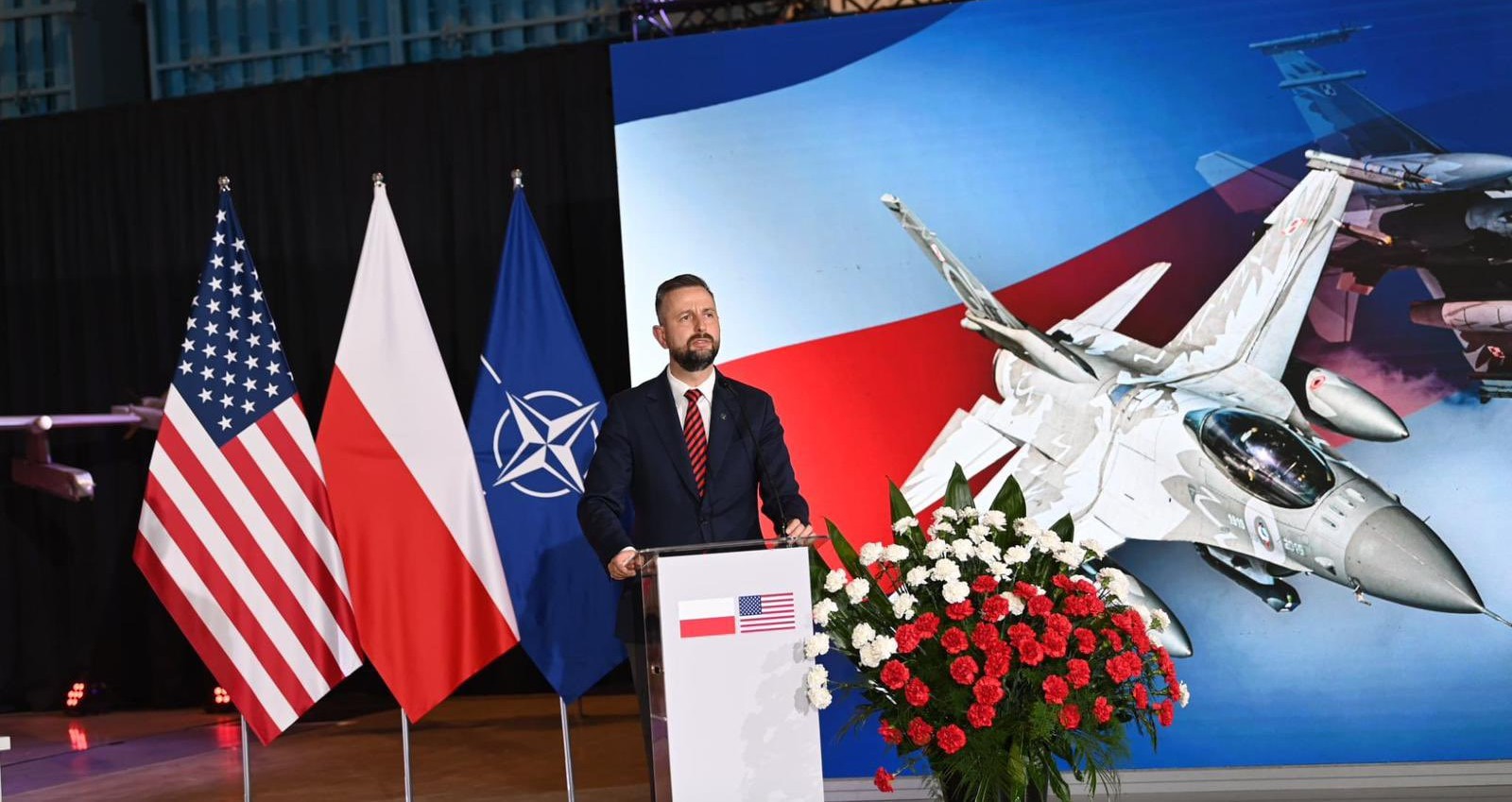 Poland signs $3.8bn deal with US for modernisation of entire F-16 fleet
