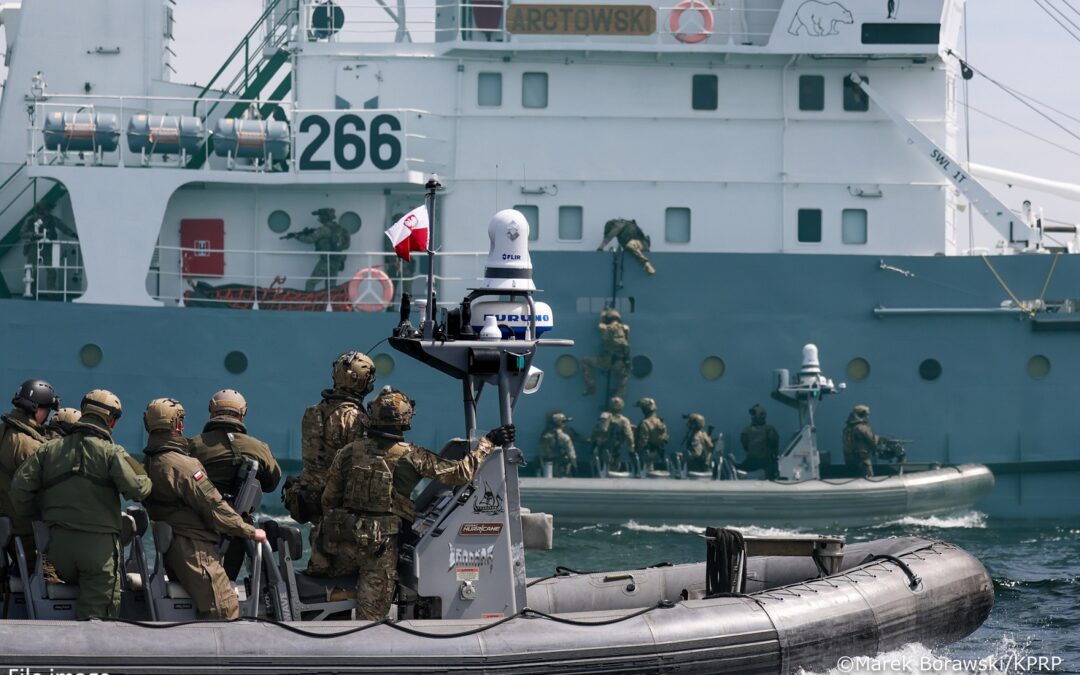 Poland and Sweden hold first bilateral military drills in Baltic