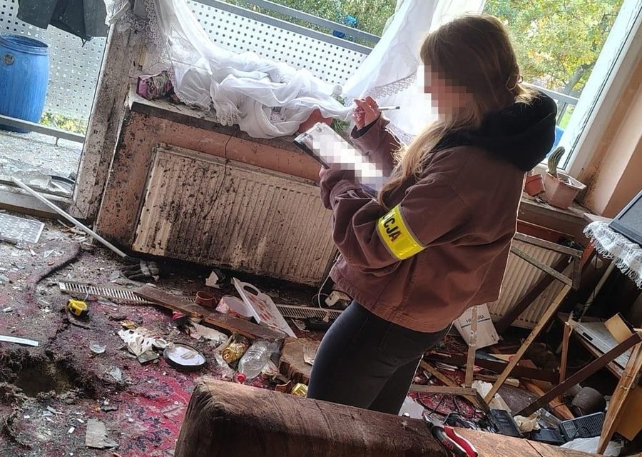 Two men hospitalised in Poland after drunkenly exploding WWII artillery shell in apartment