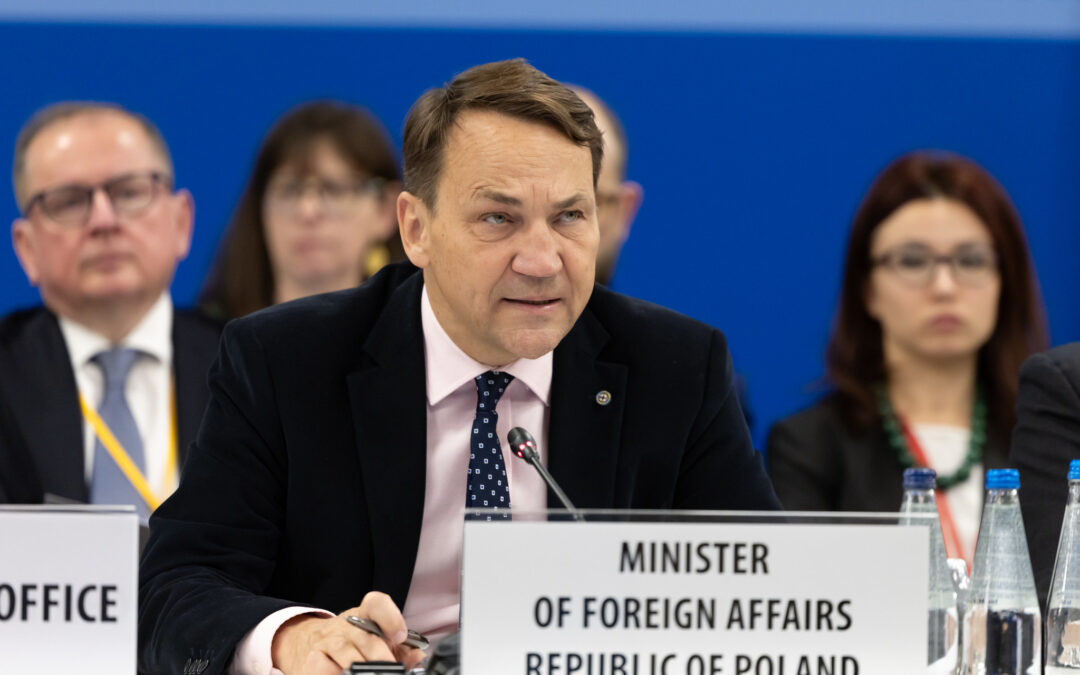 Poland “cannot guarantee” Putin would not be arrested if he flies through Polish airspace to Hungary
