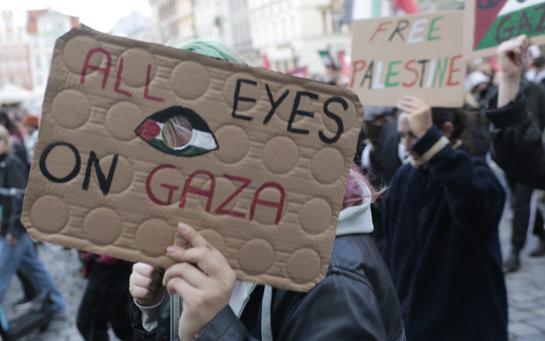 Poles detained by Israel on Gaza flotilla refuse deportation and one goes on hunger strike