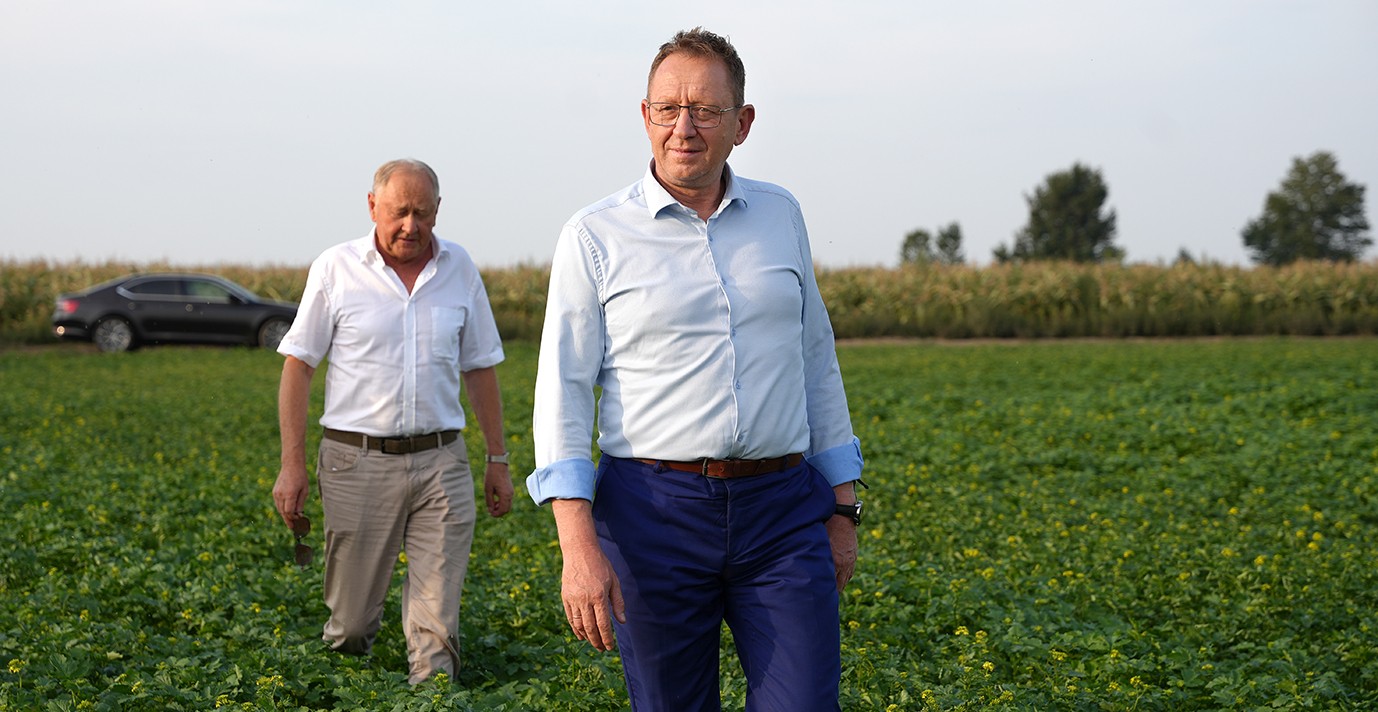 Polish opposition suspends former ministers over suspect land sale