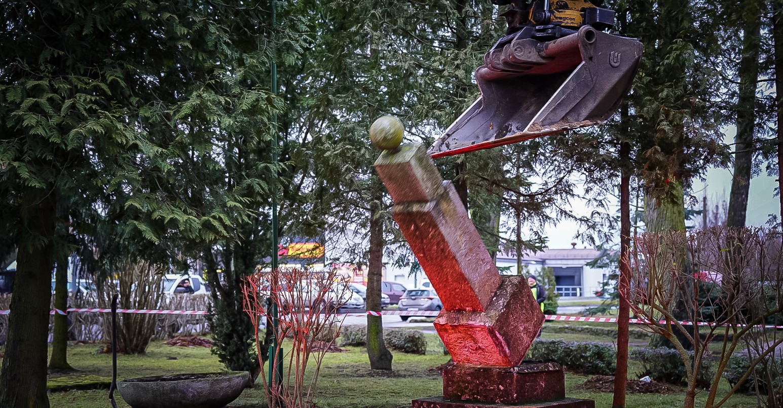 Poland demolishes another Soviet monument