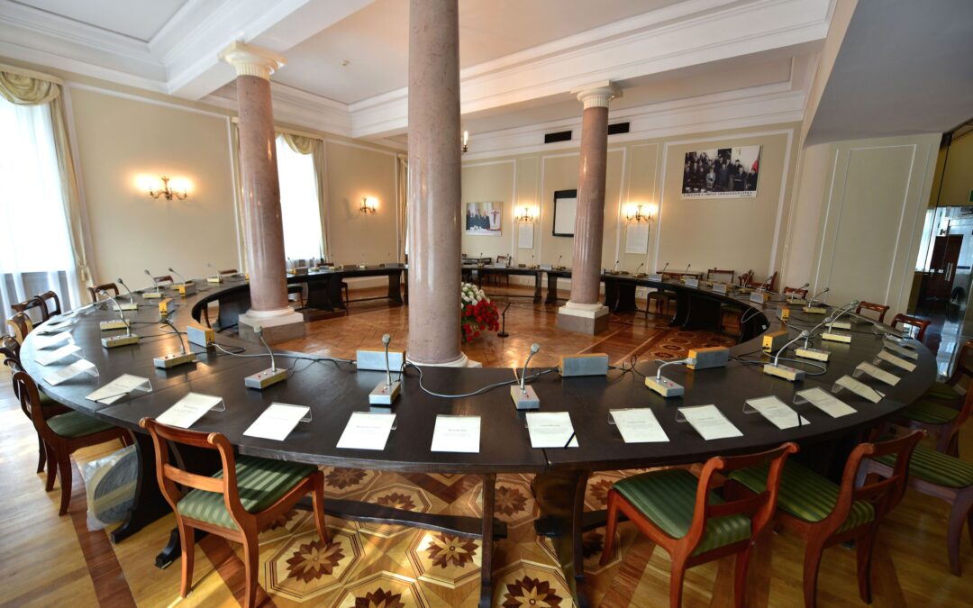 Round table that hosted talks paving way for fall of communism in Poland removed from presidential palace