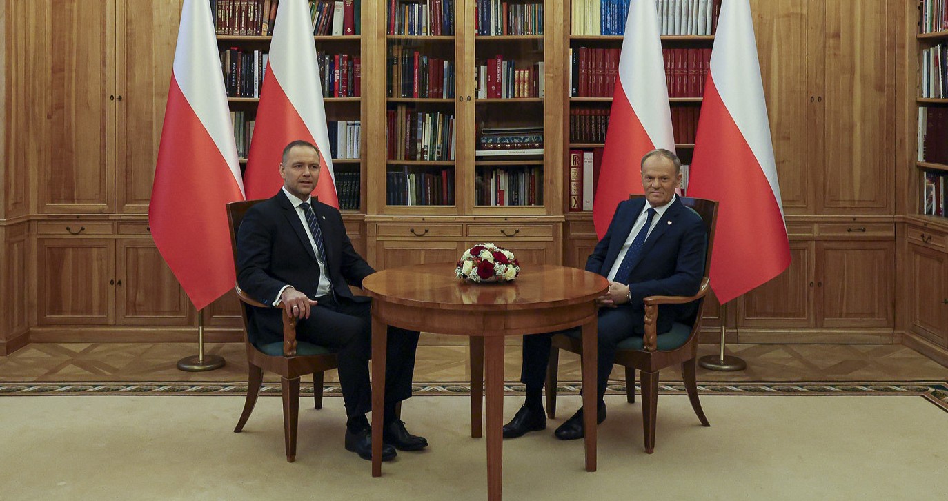 Poland’s warring president and PM pledge cooperation on security and Ukraine peace process
