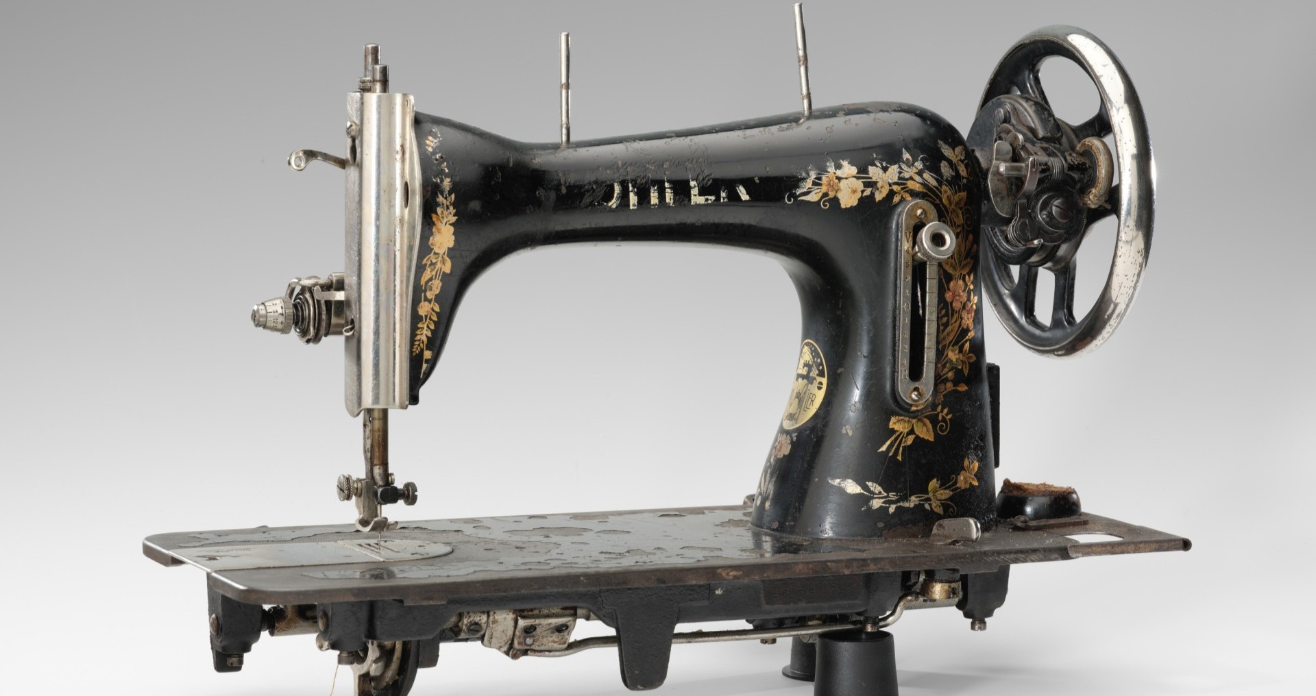 Polish museum appeals for help cataloguing everyday items from prewar Jewish homes