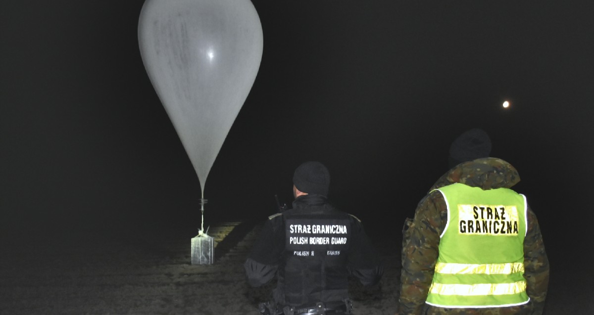Poland charges five men for smuggling cigarettes from Belarus with balloons