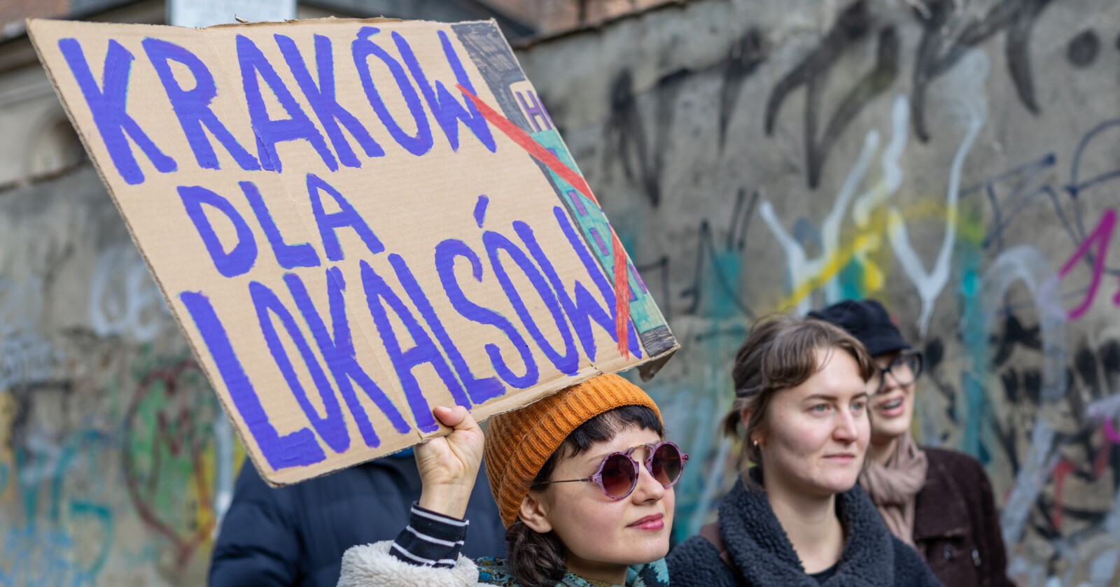 Hundreds protest evictions from church-owned properties to develop hotel in historic Kraków district