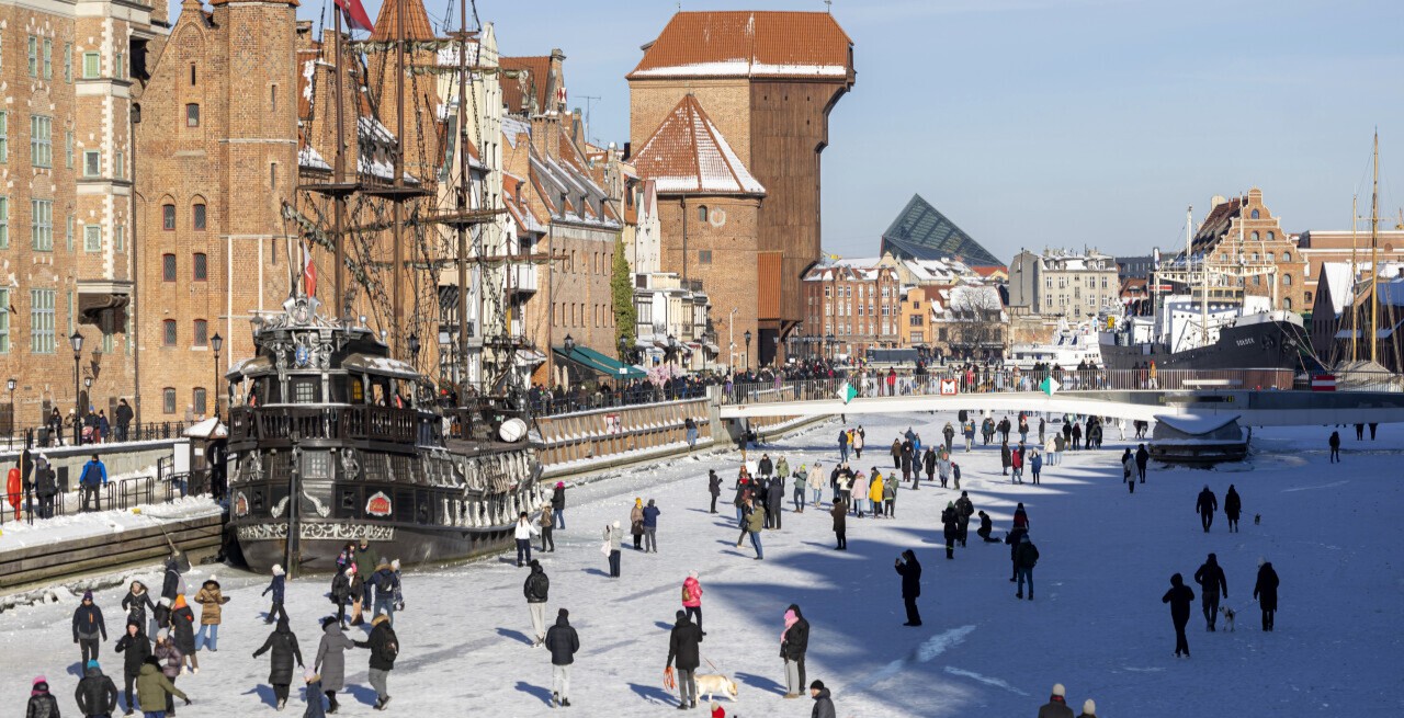 Schools close in Poland as temperatures drop below -20°C