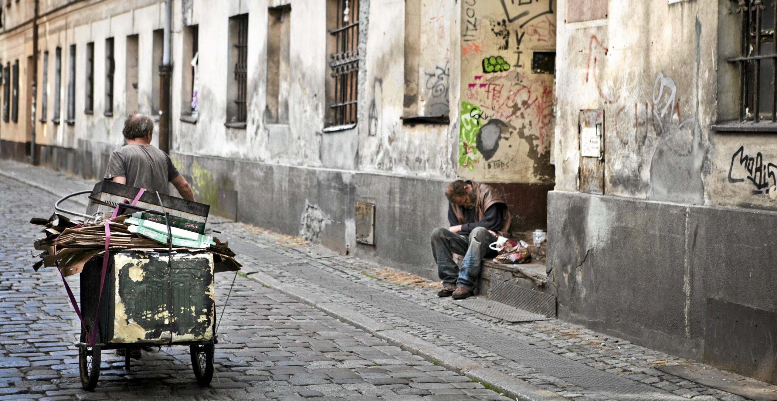 Level of severe deprivation in Poland falls to lowest recorded level of 2%