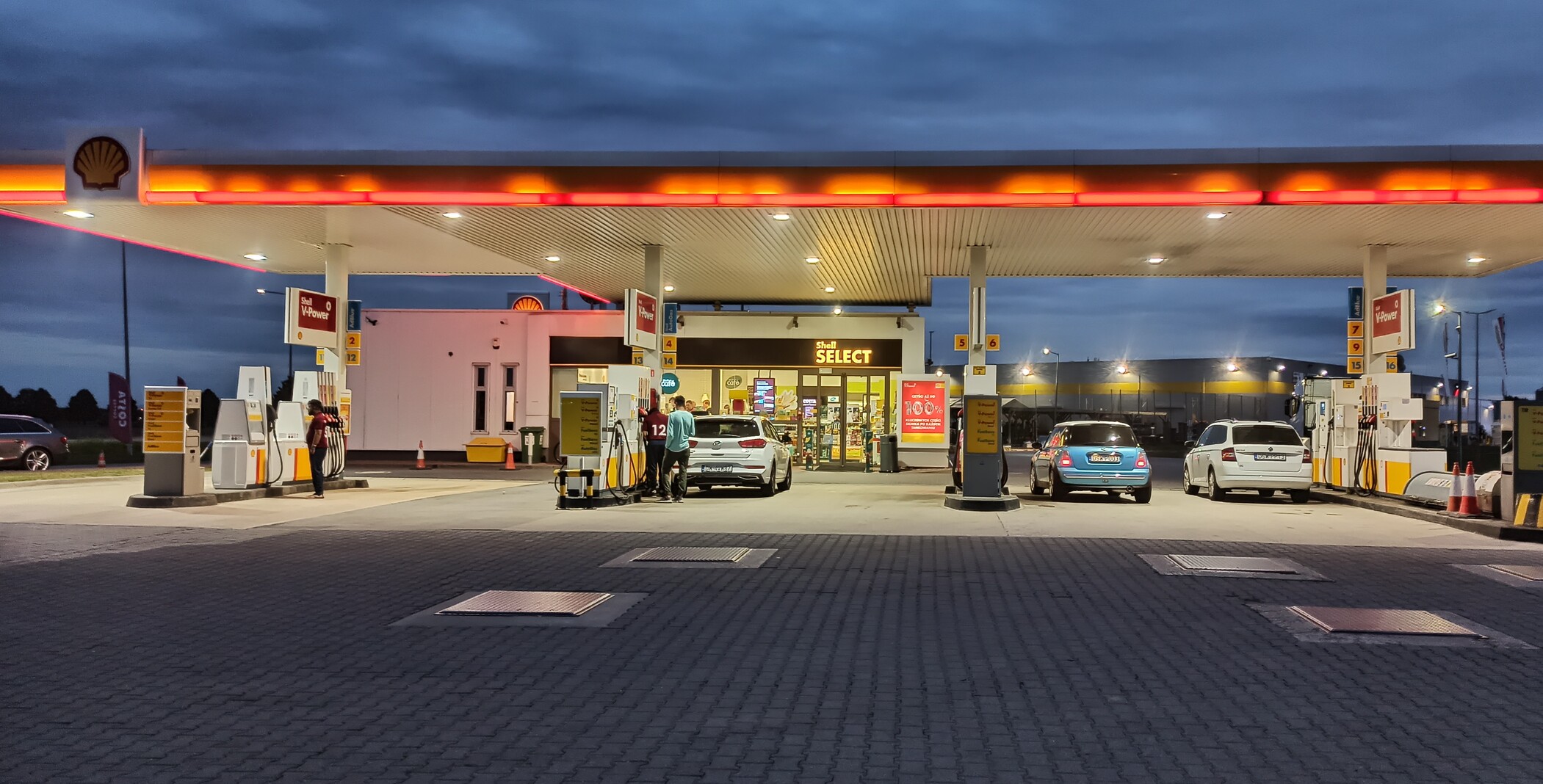 Germans flock to Poland to buy cheaper fuel, leading to local shortage concerns