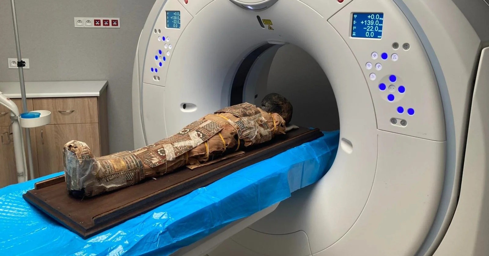 Polish researchers uncover secrets of mummified Egyptian boy using modern scanning