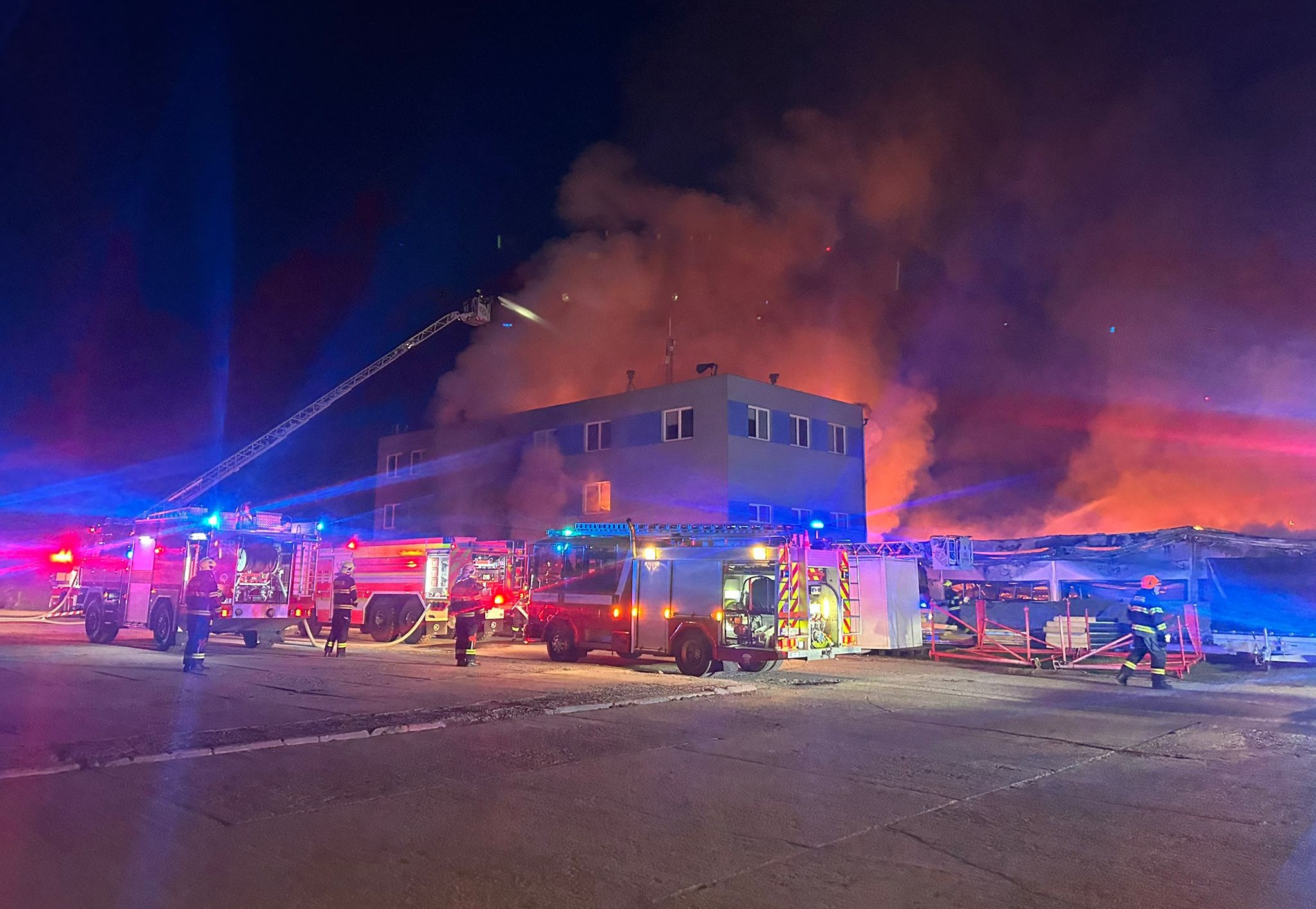 Two Poles charged with terror offences over arson attack on Czech defence firm with links to Israel