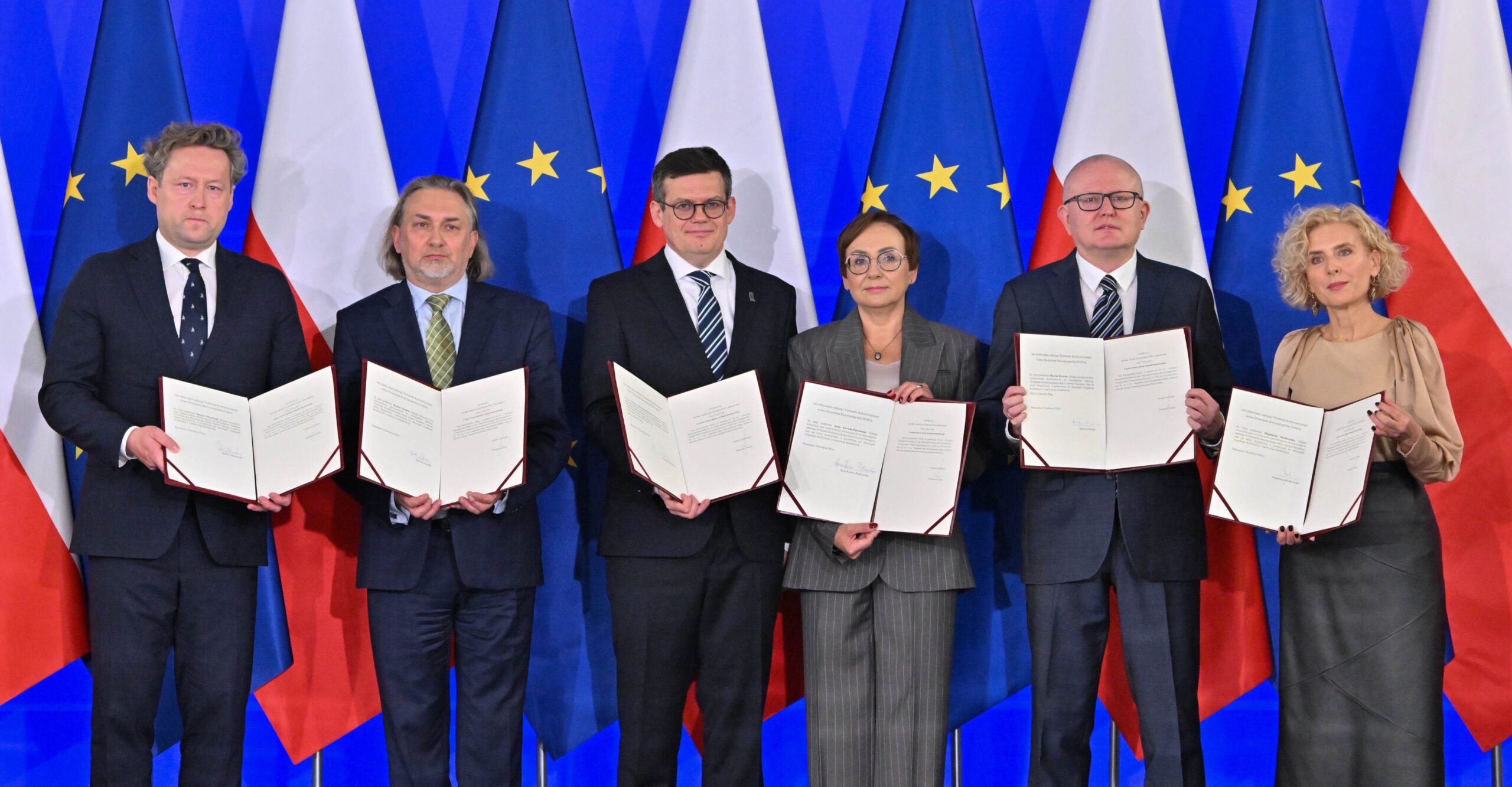 Polish parliament hosts swearing in of constitutional court judges in defiance of president