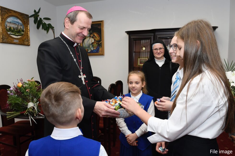 Polish education minister hits back at church criticism of school health education classes