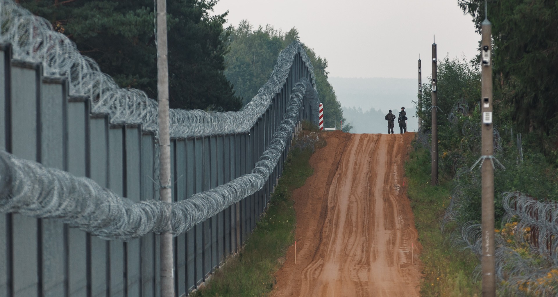 Human rights commissioner concerned that Poland’s “temporary” asylum ban still in place one year on