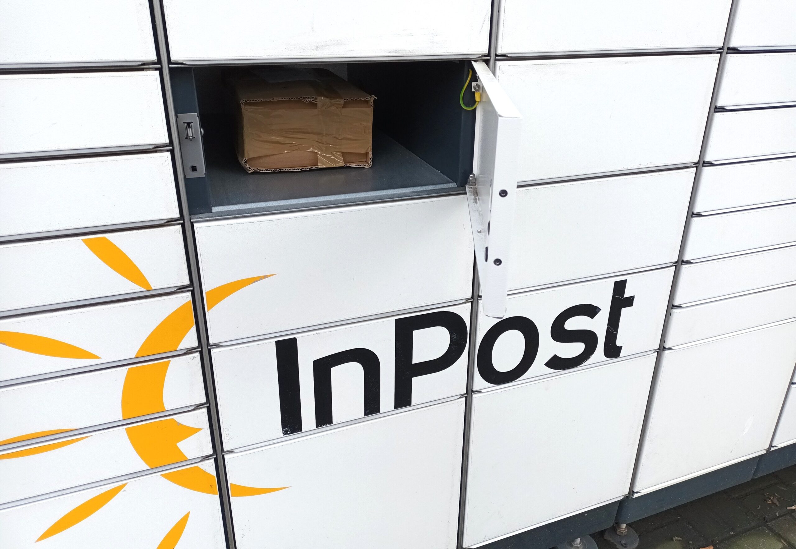 Macron thanks Poland's InPost for new €500m investment in France
