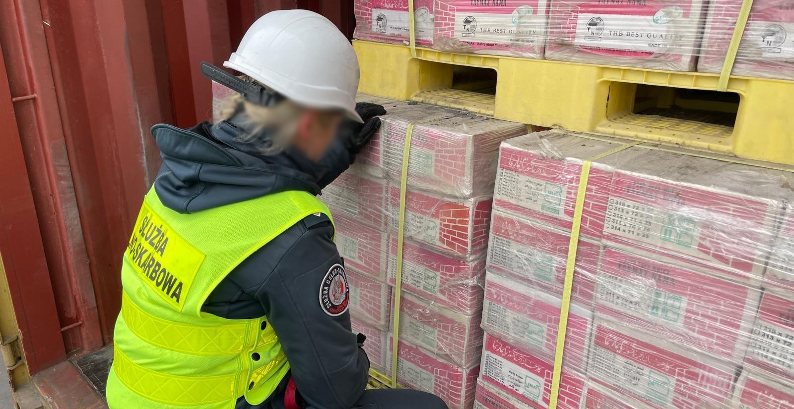 Poland seizes over a tonne of heroin in major port bust