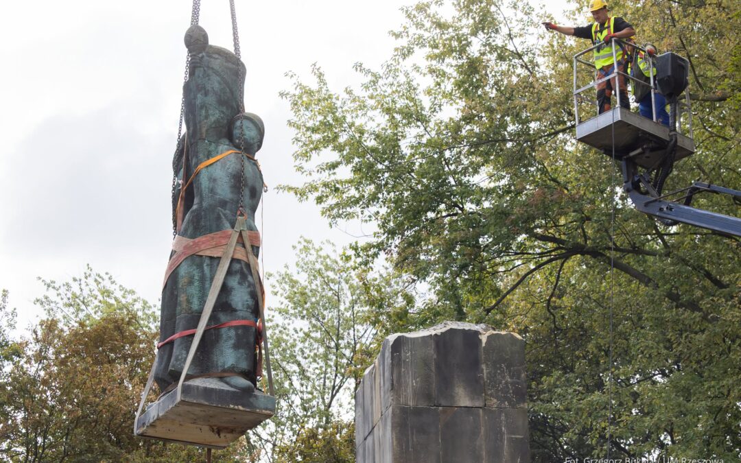 Russia condemns Polish city’s “barbaric” removal of Monument of Gratitude to the Red Army