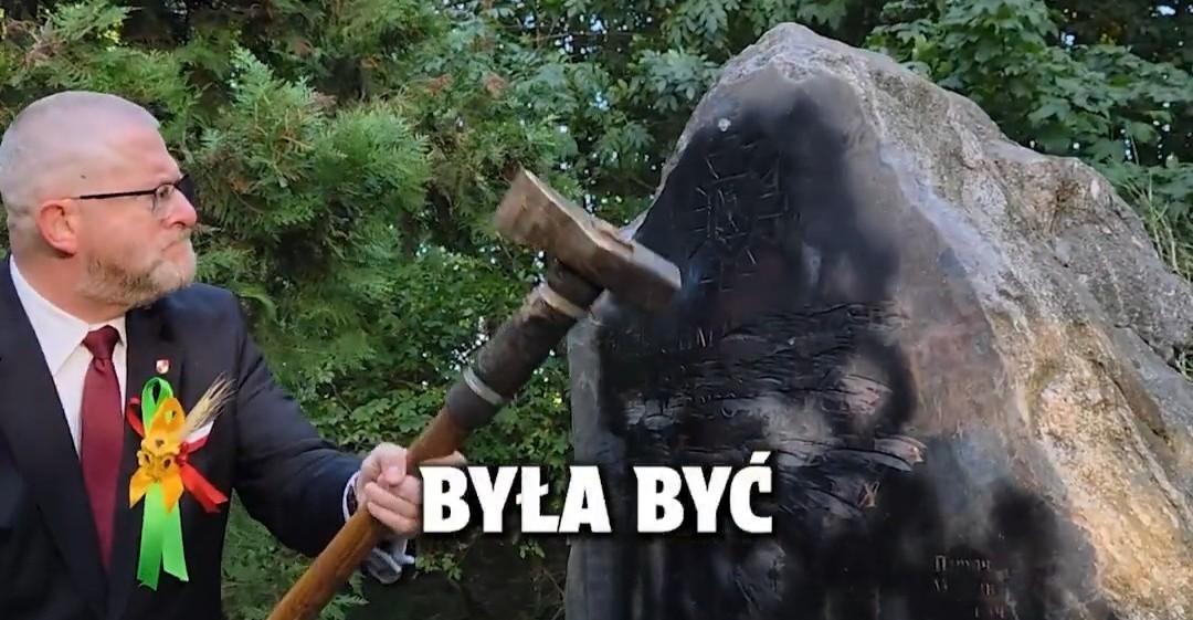 Polish far-right leader Braun vandalises Ukrainian monument with hammer